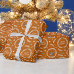 Verbrande Oranje Longhorn Bull in Kerstkrans Cadeaupapier<br><div class="desc">Elegant en statig, deze langhoorn stier is geplaatst in een krans van groenblijvende boughs. Afwisselend kransen zijn dennenappels en de tekst "Vrolijk kerstfeest". Bladeren, sneeuwvlokken en witte maretak zijn verspreid over de achtergrond. Perfect voor het inpakken van een cadeau voor elke Texaan. Achtergrondkleuren zijn marineblauw, donkergrijs, verbrand sinaasappel, rood, bosgroen...</div>