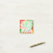 Verbrandende meerkleurige tintelingstang post-it® notes (Op bureau)