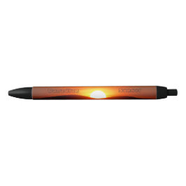 Verbrandende zonsondergang zwarte inkt pen