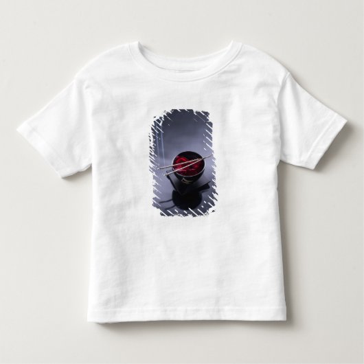Verbrandingsincense bovenop de kom van de bladen kinder shirts (Voorkant)