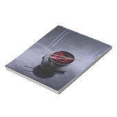 Verbrandingsincense bovenop de kom van de bladen notitieblok (Linkerzijde)