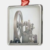 Verbrandingsmotor, 1876 metalen ornament (Links)