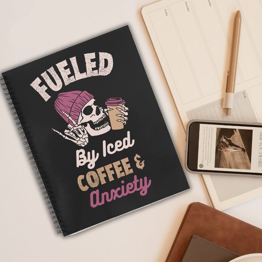 Verbruiksbrandstof door gehakt koffie en angst notitieboek