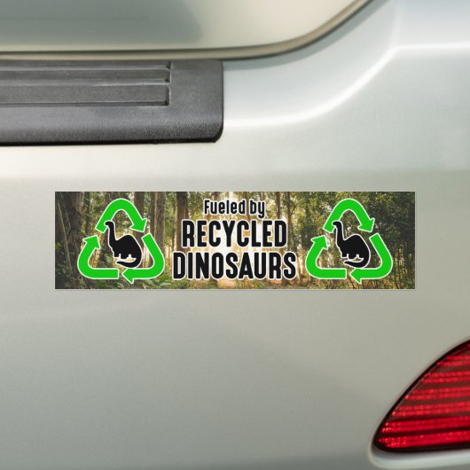 Verbruikt door gerecycleerde dinosaurussen bumpersticker (Op auto)