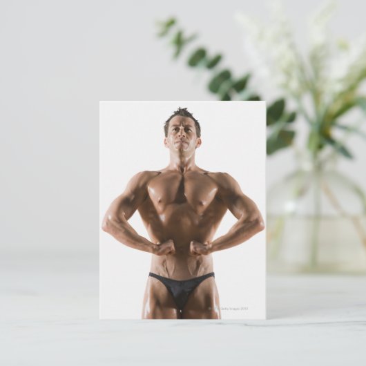 Verbuiging en pooiing van mannelijke lichaamsbouwe briefkaart (Staand voorkant)