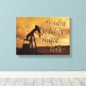 Verdeeld door Hitches, Verenigd door Liefde. Oilfi Canvas Afdruk (Insitu (Houten vloer))