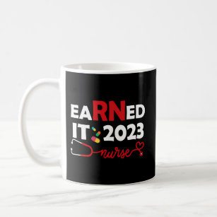 Verdien het 2023-krediet voor zurig Afstuderen of  Koffiemok