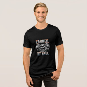Verdiend. Niet gegeven. Hardcore Gym Motivatie T Tri-Blend Shirt