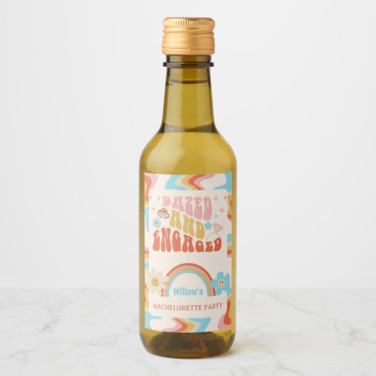 Verdoofd En Verlobt Bruidsfeest Favor Wijn Etiket (Voorkant)