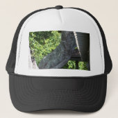 verdraaide boomstam trucker pet (Voorkant)