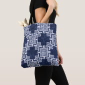 Verdraaide indigo geruite gestructureerde achtergr tote bag (Dichtbij)