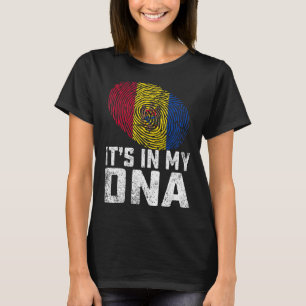 Verdrietig dat het in mijn DNA Moldavië vlag Manne T-shirt