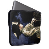 Verdrietige  Victoriaans vrouw met veren Pet Laptop Sleeve (Voorkant Rechts)