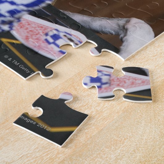 Verdrukte Whippet-hond op goktafel Legpuzzel (Zijkant)