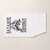 Verduren en overleven schedel met paddenstoelen |  handdoek (Handdoek)