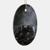 Verdwenen schoenen en rook keramisch ornament (Rechts)