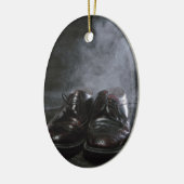 Verdwenen schoenen en rook keramisch ornament (Links)