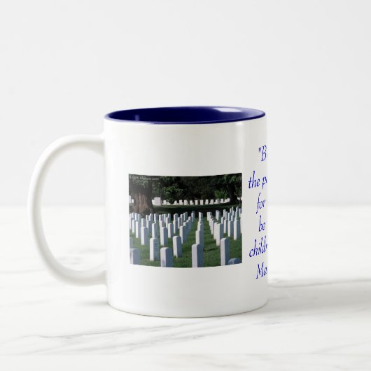 Verdwenen zijn de vredestroepen... tweekleurige koffiemok (Links)