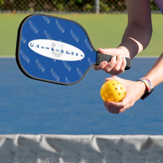 Veren Patroon Wit Blauw Modern Monogram Pickleball Paddle (Insitu)