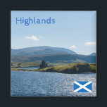 Verenigd Koninkrijk, Schotland - Rogin castle Magneet<br><div class="desc">Typisch Schotse hooglandschap van het meer met een verwoest kasteel en bergen - Highlands,  Schotland,  VK</div>