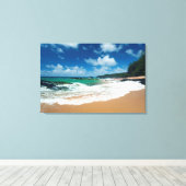 Verenigde Staten, Kauai, Hawaii. Een vrouw rolt de Canvas Afdruk (Insitu (Houten vloer))
