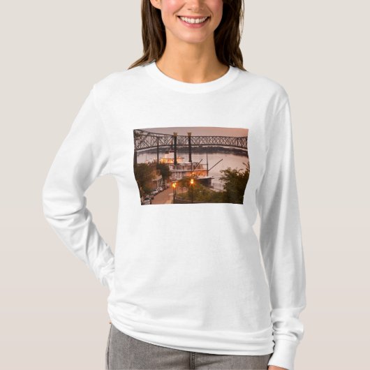 Verenigde Staten, Mississippi, Natchez. Natchez on T-shirt (Voorkant)