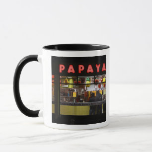 Verenigde Staten, New York. Gray's Papaya: raam Mok