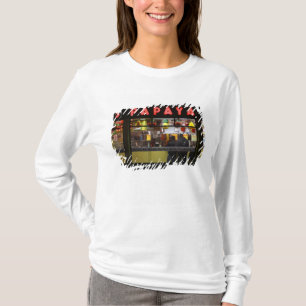 Verenigde Staten, New York. Gray's Papaya: raam T-shirt