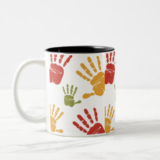 Verf handpalmen tweekleurige koffiemok