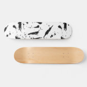 Verf matige zwarte witte penseelstreken splatters persoonlijk skateboard (Horizontaal)