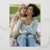 Verf Slagen Pride Flag & Gold Heart Wedding Folie Uitnodiging (Achterkant)