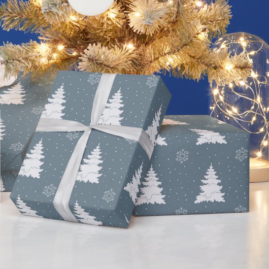 Verfijnd blauw en wit kerstboompatroon cadeaupapier (Feestdagen)