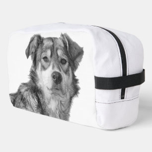 Verfijnd monochroom groot gemengd ras hond toilettasje