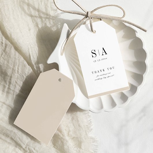 Verfijnd monogram minimalistisch bruiloft cadeaulabel