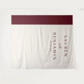 Verfijnde Maroon Minimalistische Typografie Wandkleed (Voorkant (horizontaal))