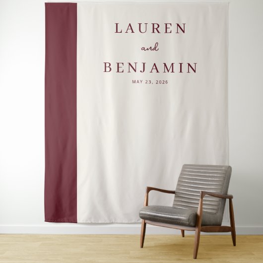 Verfijnde Maroon Minimalistische Typografie Wandkleed (In situ)