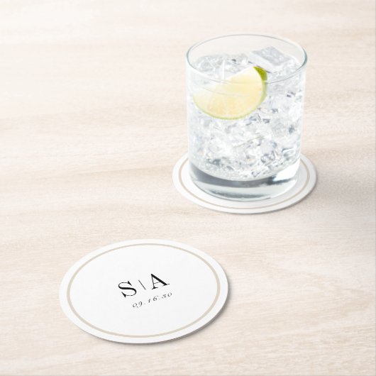 Verfijnde minimalistische monogram zwart-wit ronde kartonnen onderzetter (Insitu)