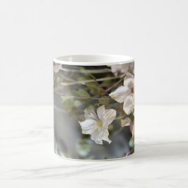 Verfijnde Witte Bloemige Mok | Bleke Bloemen Fijn