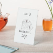 Verfrist uit Toilet Paper Reclamebord Met Voetstuk (Insitu)