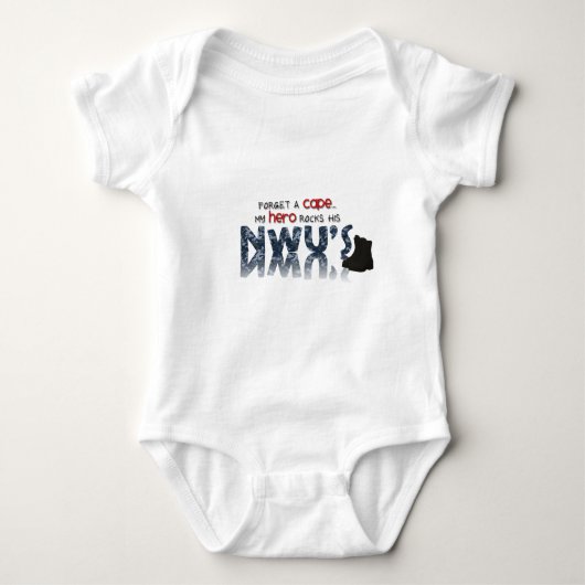 Vergeet een cape - mijn held draagt NWU's Romper (Voorkant)