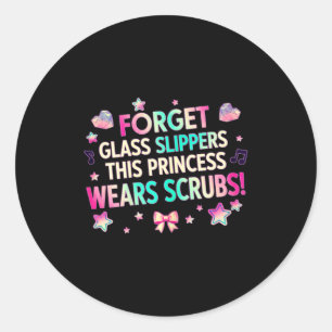 Vergeet glazen muiltjes deze prinses draagt scrubs ronde sticker