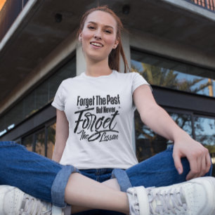 Vergeet het verleden maar vergeet nooit de les t-shirt