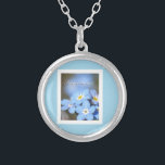 Vergeet-me-niet foto op blauw zilver vergulden ketting<br><div class="desc">Schattige foto van vergeet-me-niet bloemen op een babyblauwe achtergrond. Geef haar naam een persoonlijk tintje voor een onvergetelijk cadeau.</div>