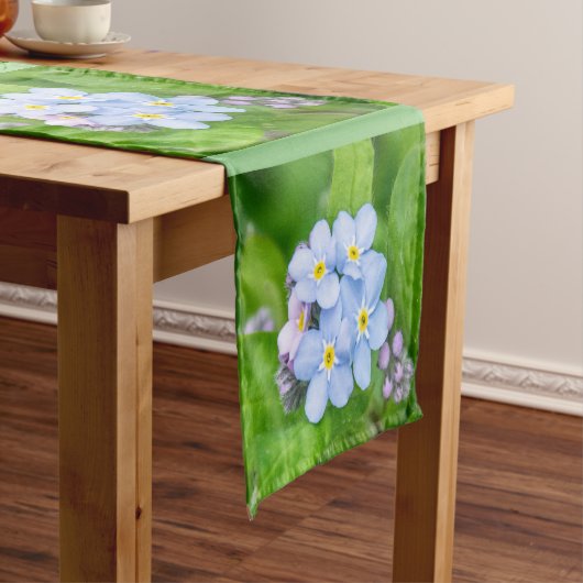 Vergeet me niet korte tafelloper (Voorbeeld)