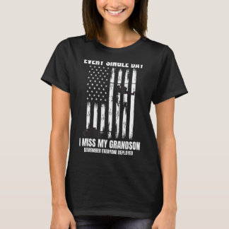 Vergeet niet dat iedereen kleinzoon Red vrijdagavo T-shirt
