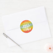 Vergeet niet om regenboog te glimlachen ronde sticker (Envelop)