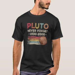Vergeet Pluto 1930-2006 Funny Astronomy nooit T-shirt