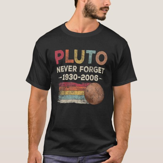 Vergeet Pluto 1930-2006 Funny Astronomy nooit T-shirt (Voorkant)