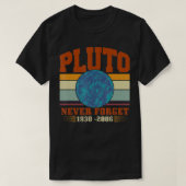 Vergeet Pluto nooit T-shirt (Design voorkant)