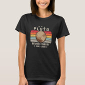 Vergeet Pluto Retro Style Space Science astro nooi T-shirt (Voorkant)